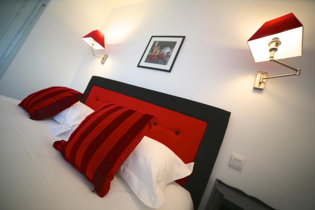 Hotel Restaurant Le Lion D'Or Saint-Hilaire-du-Harcouët Zimmer foto