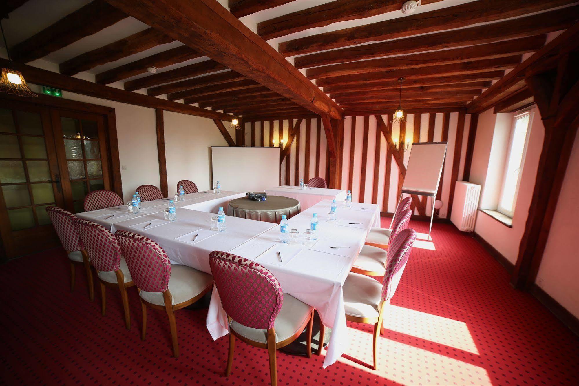 Hotel Restaurant Le Lion D'Or Saint-Hilaire-du-Harcouët Exterior foto